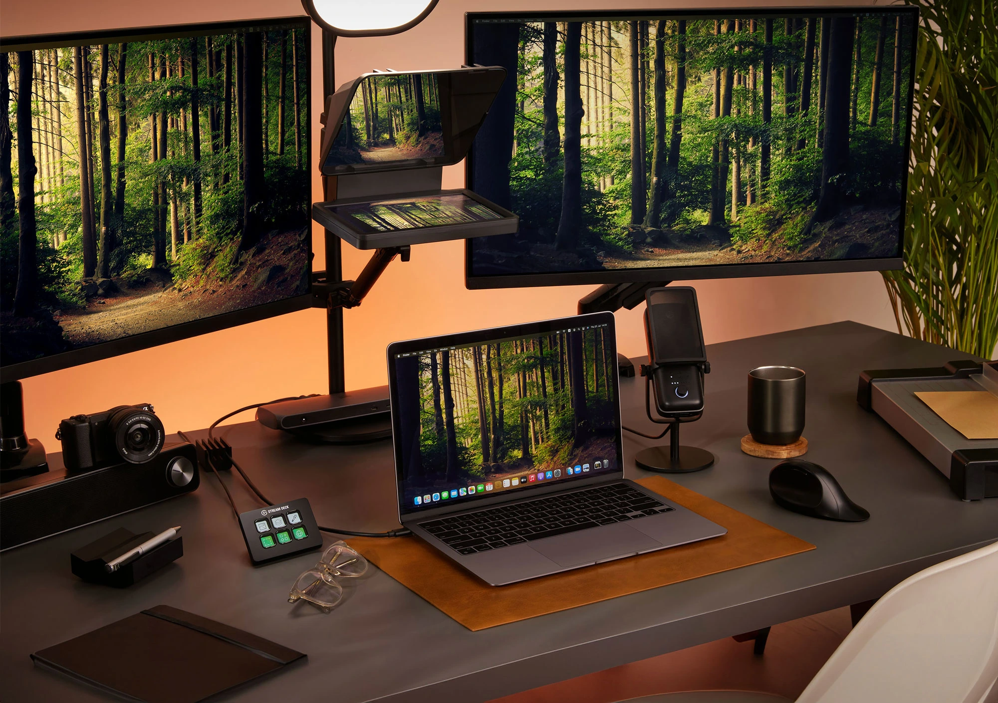 Elgato Stream Deck Mini auf einem Creator-Schreibtisch